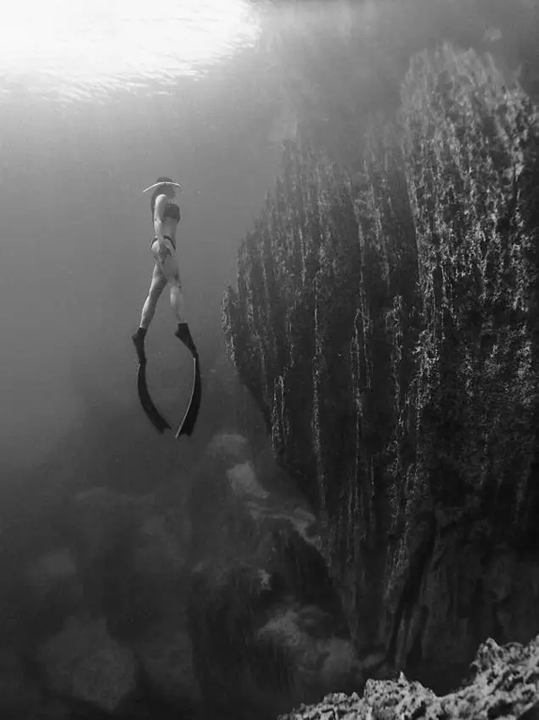 潛水拍照新姿勢(shì)，放下你的剪刀手，我們來這樣拍